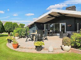 8 Person Holiday Home in Vaeggerlose