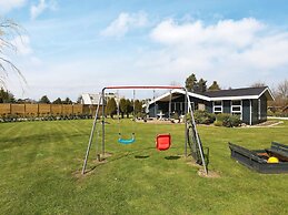 8 Person Holiday Home in Vaeggerlose