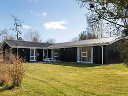 8 Person Holiday Home in Ebeltoft-by Traum