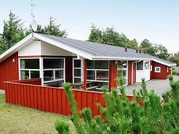 7 Person Holiday Home in Henne-by Traum