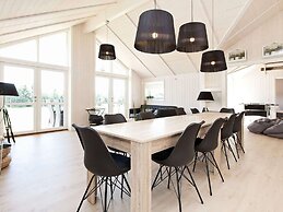 10 Person Holiday Home in Vaeggerlose