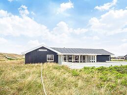 Vintage Holiday Home in Harboøre with Hot Tub