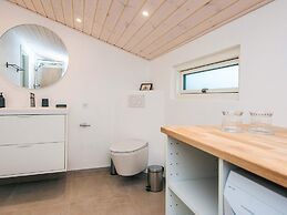 Vintage Holiday Home in Harboøre with Hot Tub