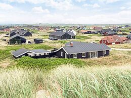 Vintage Holiday Home in Harboøre with Hot Tub