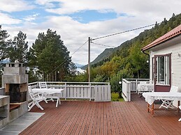 8 Person Holiday Home in Eidsvag-by Traum