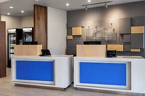 Holiday Inn Express And Suites Madison West - Middleton by IHG