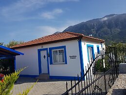 Seaside House 2 Double Bedrooms With Spectacular Mountain Sea View