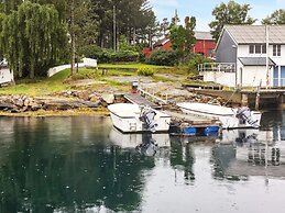 6 Person Holiday Home in Averoy-by Traum