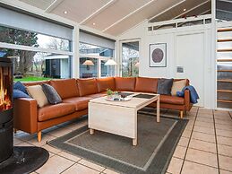 10 Person Holiday Home in Allingabro-by Traum