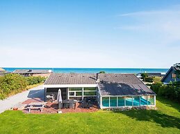 10 Person Holiday Home in Allingabro-by Traum
