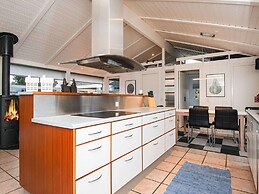10 Person Holiday Home in Allingabro-by Traum