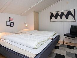 10 Person Holiday Home in Allingabro-by Traum