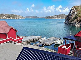 6 Person Holiday Home in Rubbestadneset