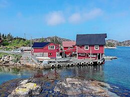 6 Person Holiday Home in Rubbestadneset