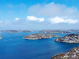 6 Person Holiday Home in Rubbestadneset