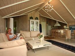 6 Person Holiday Home in Dronningmolle-by Traum