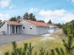 10 Person Holiday Home in Blavand