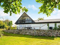 10 Person Holiday Home in Allingabro-by Traum