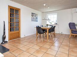 Spacious Holiday Home in Hemmet Jutland near Sea