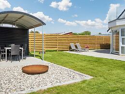 Spacious Holiday Home in Hemmet Jutland near Sea