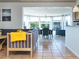 Spacious Holiday Home in Hemmet Jutland near Sea