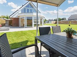 Spacious Holiday Home in Hemmet Jutland near Sea