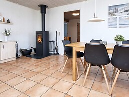 Spacious Holiday Home in Hemmet Jutland near Sea