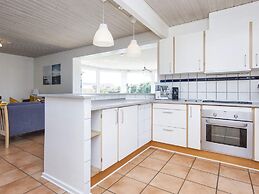Spacious Holiday Home in Hemmet Jutland near Sea