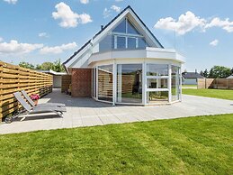 Spacious Holiday Home in Hemmet Jutland near Sea