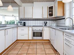 Spacious Holiday Home in Hemmet Jutland near Sea