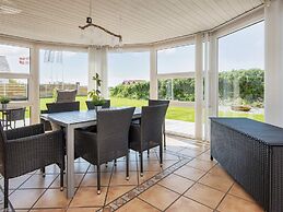 Spacious Holiday Home in Hemmet Jutland near Sea
