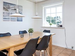 Spacious Holiday Home in Hemmet Jutland near Sea