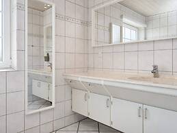 Spacious Holiday Home in Hemmet Jutland near Sea