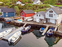 10 Person Holiday Home in Urangsvåg