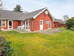 6 Person Holiday Home in Grenaa-by Traum