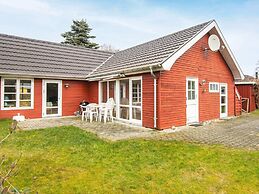 6 Person Holiday Home in Grenaa-by Traum