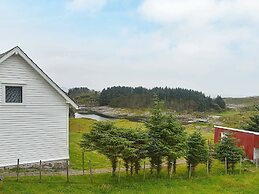 6 Person Holiday Home in Bakkasund