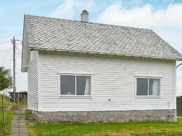 6 Person Holiday Home in Bakkasund