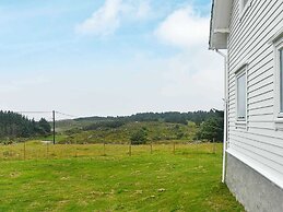 6 Person Holiday Home in Bakkasund