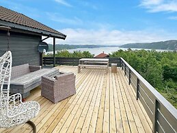 9 Person Holiday Home in Korshamn-by Traum