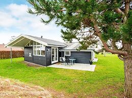 8 Person Holiday Home in Ebeltoft-by Traum