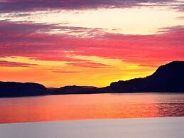 Holiday Home in Hundeidvik