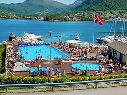 Holiday Home in Hundeidvik