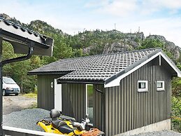 8 Person Holiday Home in Sundlandet
