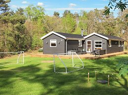 Attractive Holiday Home with Whirlpool near Hadsund