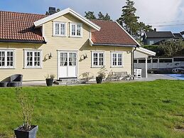 10 Person Holiday Home in Kongshavn