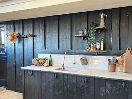 Sunny Holiday Home in Ebeltoft near Sea