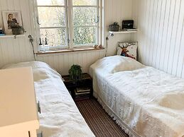 Sunny Holiday Home in Ebeltoft near Sea