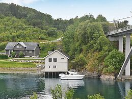 8 Person Holiday Home in Lesund