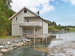 8 Person Holiday Home in Lesund